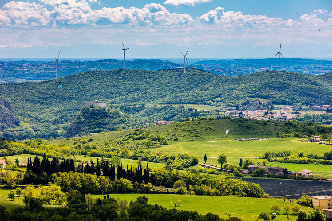 Pale eoliche su colline