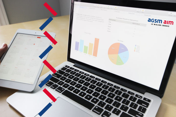 PC notebook con grafici che rappresentano risultati semestrali agsmaim
